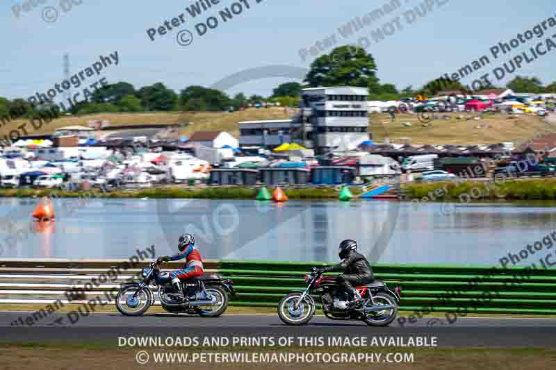 Vintage motorcycle club;eventdigitalimages;mallory park;mallory park trackday photographs;no limits trackdays;peter wileman photography;trackday digital images;trackday photos;vmcc festival 1000 bikes photographs